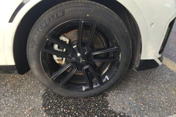 Used VOYAH FREE 2024 Ultra-Long Range Intelligent Driving Version Right Front Wheel Hub