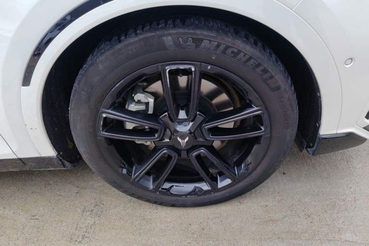 Used VOYAH FREE 2024 Ultra-Long Range Intelligent Driving Version Right Front Wheel Hub