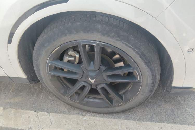 Used VOYAH FREE 2024 Ultra-Long Range Intelligent Driving Version Right Front Wheel Hub