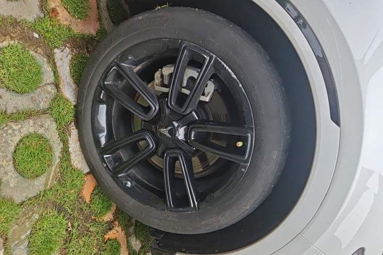 Used VOYAH FREE 2024 Ultra-Long Range Intelligent Driving Version Right Front Wheel Hub