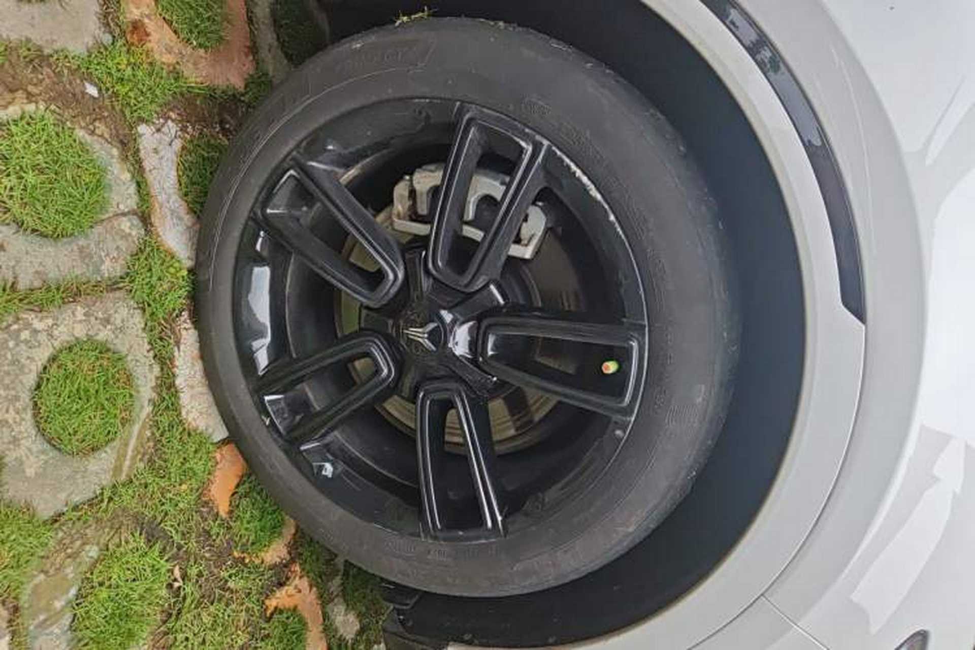 Used VOYAH FREE 2024 Ultra-Long Range Intelligent Driving Version Right Front Wheel Hub