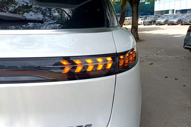Used VOYAH FREE 2024 Ultra-Long Range Intelligent Driving Version Right Rear Taillight