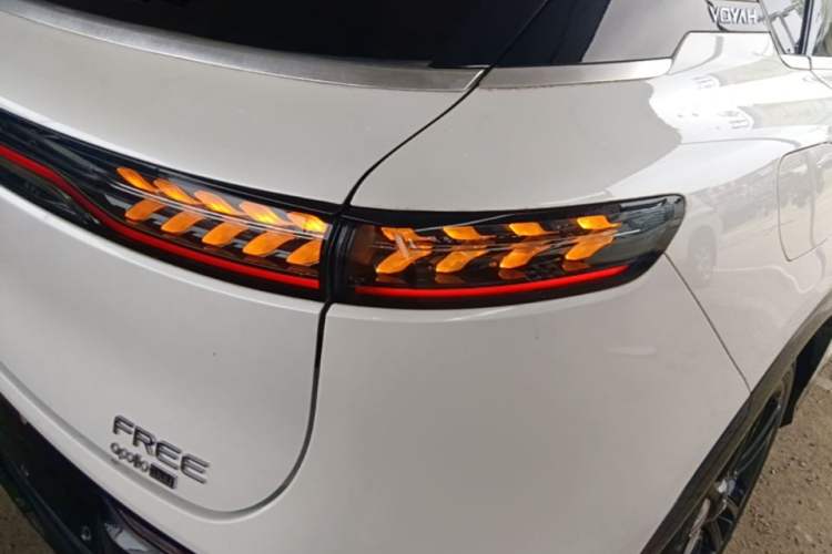Used VOYAH FREE 2024 Ultra-Long Range Intelligent Driving Version Right Rear Taillight
