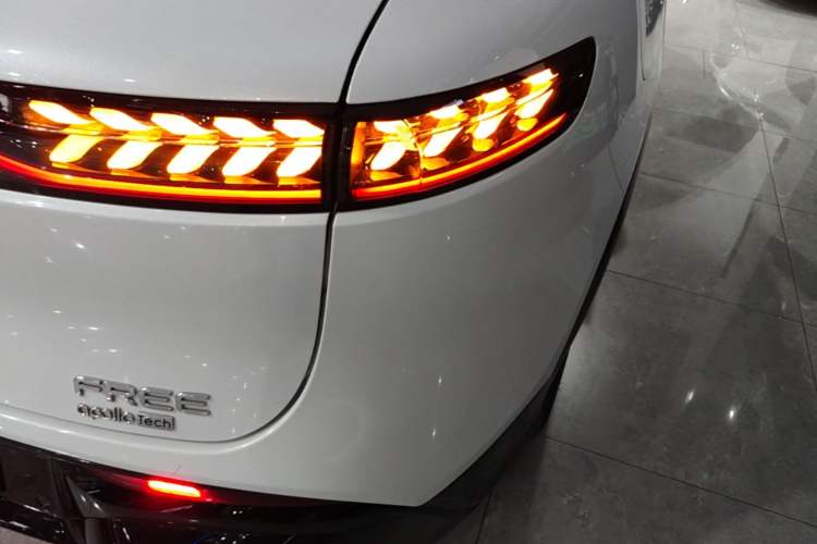 Used VOYAH FREE 2024 Ultra-Long Range Intelligent Driving Version Right Rear Taillight