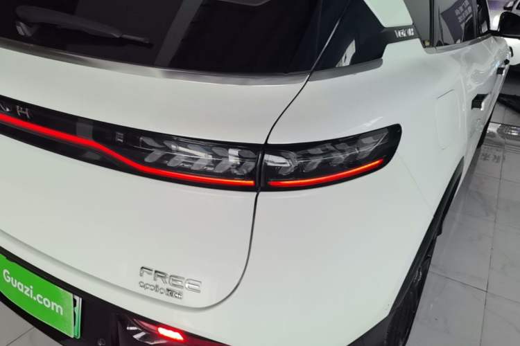 Used VOYAH FREE 2024 Ultra-Long Range Intelligent Driving Version Right Rear Taillight