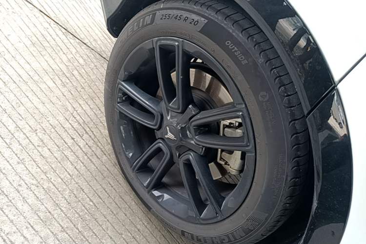 Used VOYAH FREE 2024 Ultra-Long Range Intelligent Driving Version Right Rear Wheel Hub