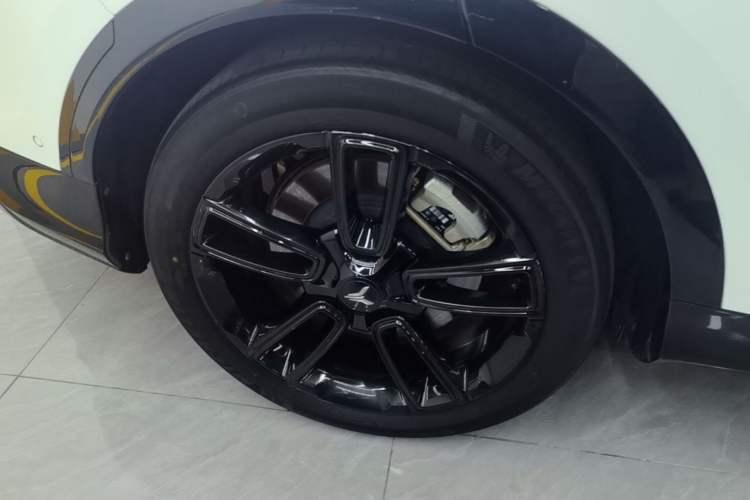 Used VOYAH FREE 2024 Ultra-Long Range Intelligent Driving Version Right Rear Wheel Hub