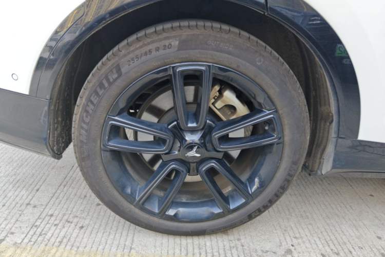 Used VOYAH FREE 2024 Ultra-Long Range Intelligent Driving Version Right Rear Wheel Hub