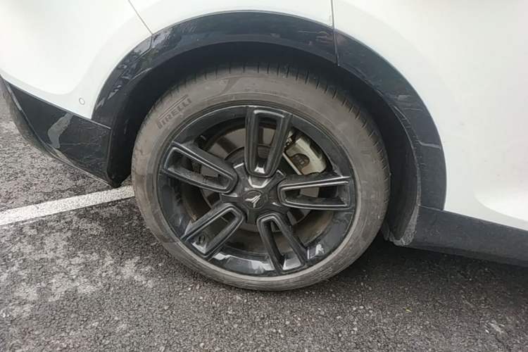 Used VOYAH FREE 2024 Ultra-Long Range Intelligent Driving Version Right Rear Wheel Hub