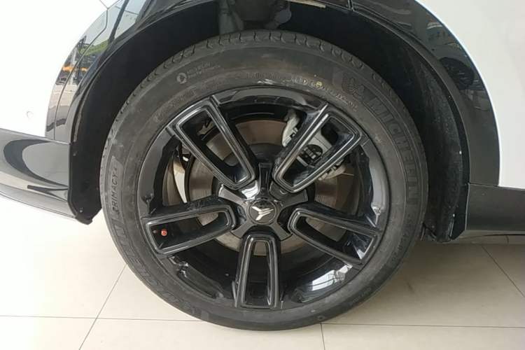 Used VOYAH FREE 2024 Ultra-Long Range Intelligent Driving Version Right Rear Wheel Hub