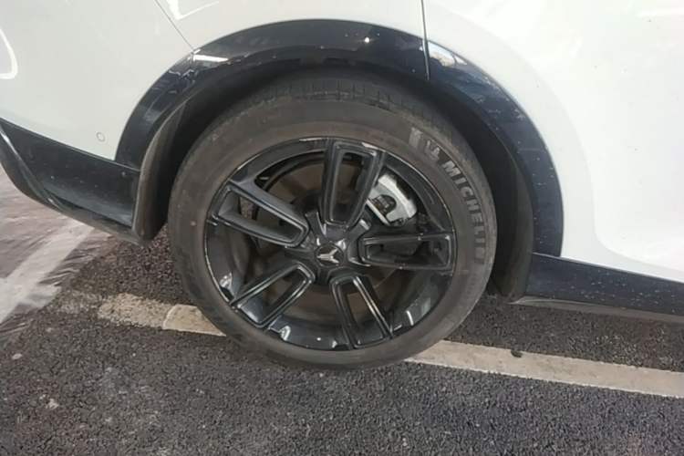 Used VOYAH FREE 2024 Ultra-Long Range Intelligent Driving Version Right Rear Wheel Hub
