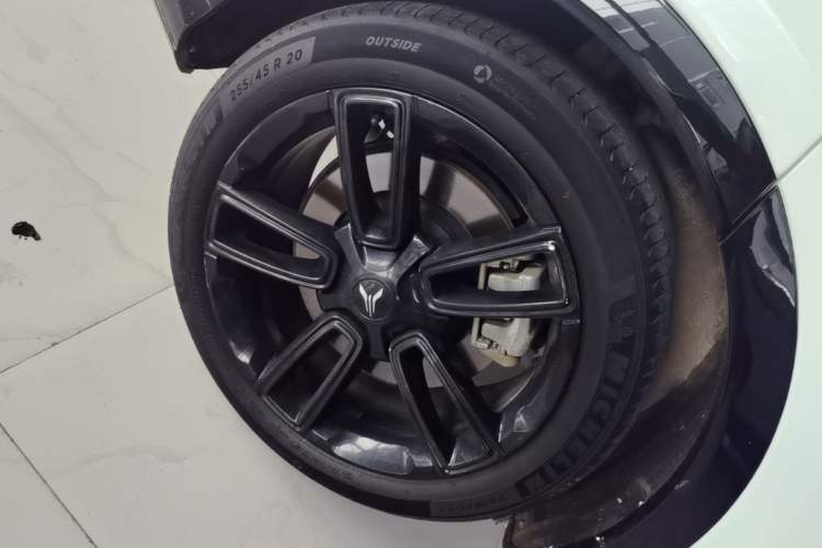 Used VOYAH FREE 2024 Ultra-Long Range Intelligent Driving Version Right Rear Wheel Hub