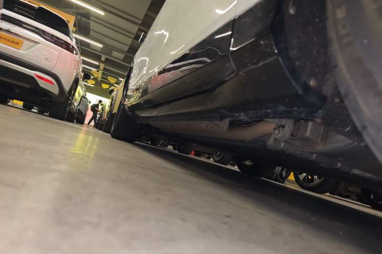 Used VOYAH FREE 2024 Ultra-Long Range Intelligent Driving Version Right Side Sill