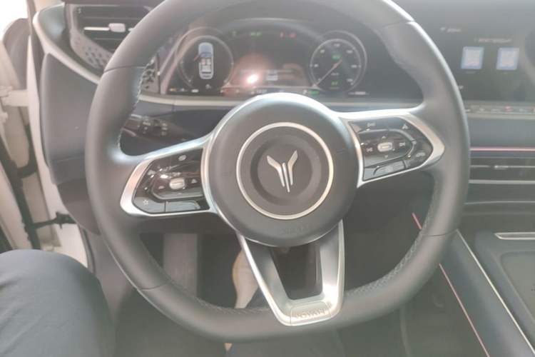 Used VOYAH FREE 2024 Ultra-Long Range Intelligent Driving Version Steering Wheel