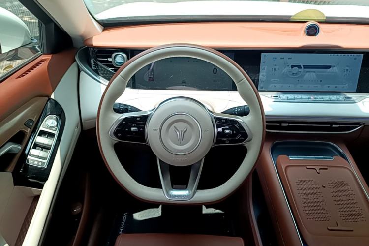 Used VOYAH FREE 2024 Ultra-Long Range Intelligent Driving Version Steering Wheel