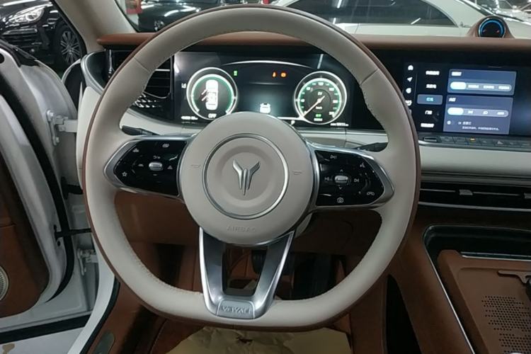 Used VOYAH FREE 2024 Ultra-Long Range Intelligent Driving Version Steering Wheel