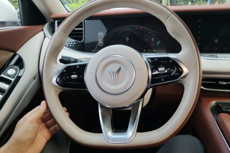 Used VOYAH FREE 2024 Ultra-Long Range Intelligent Driving Version Steering Wheel