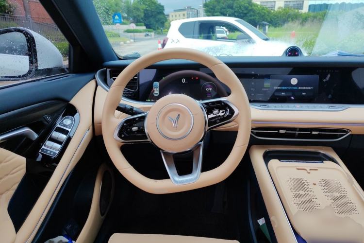 Used VOYAH FREE 2024 Ultra-Long Range Intelligent Driving Version Steering Wheel