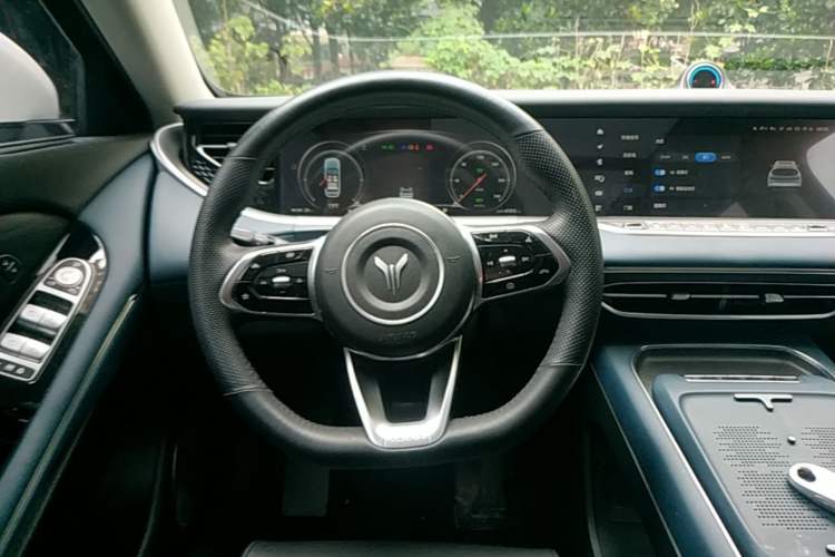 Used VOYAH FREE 2024 Ultra-Long Range Intelligent Driving Version Steering Wheel