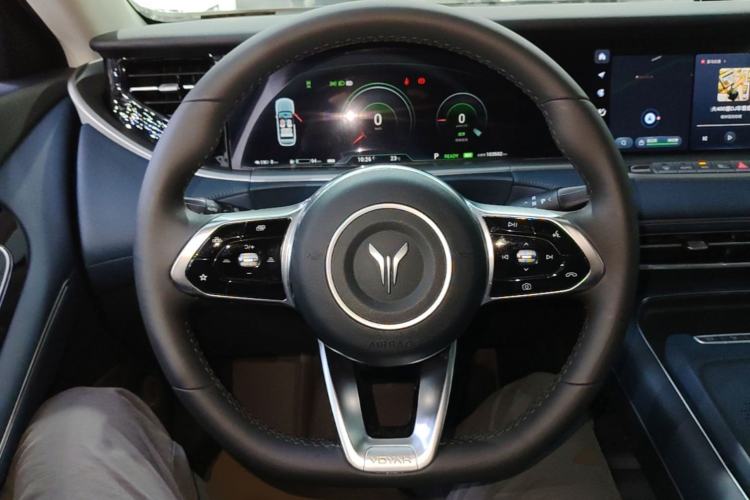 Used VOYAH FREE 2024 Ultra-Long Range Intelligent Driving Version Steering Wheel