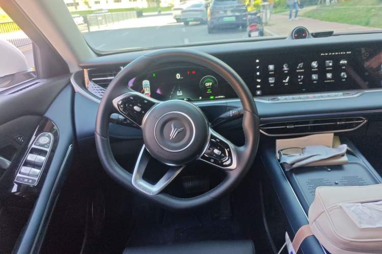 Used VOYAH FREE 2024 Ultra-Long Range Intelligent Driving Version Steering Wheel