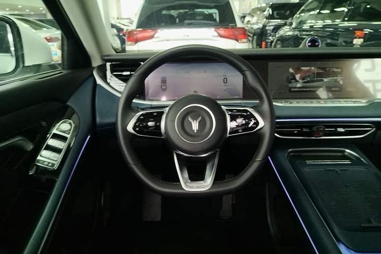 Used VOYAH FREE 2024 Ultra-Long Range Intelligent Driving Version Steering Wheel