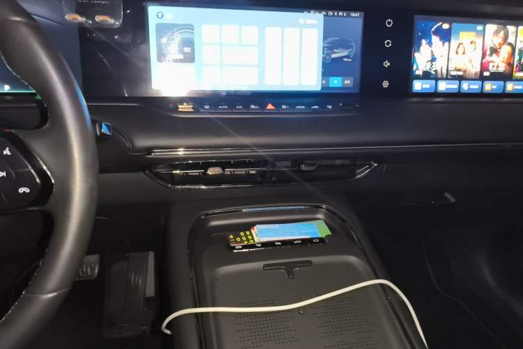 Used VOYAH FREE 2025 318 259 km All-Wheel-Drive Exploration Edition Audio And AC Panel