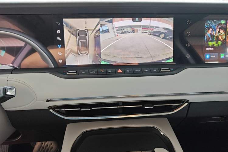 Used VOYAH FREE 2025 318 259 km All-Wheel-Drive Exploration Edition Audio And AC Panel