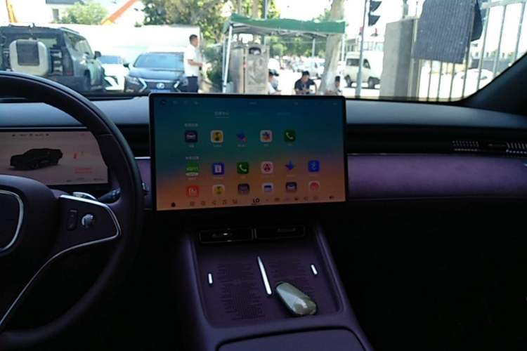 Used VOYAH FREE 2025 Model FREE+ Four-Wheel-Drive Qiankun Edition Audio And AC Panel