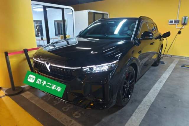 Used VOYAH FREE 2025 318 259 km All-Wheel-Drive Exploration Edition