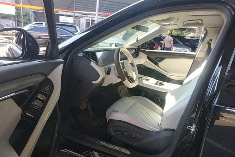 Used VOYAH FREE 2025 318 259 km All-Wheel-Drive Exploration Edition Driver Seat