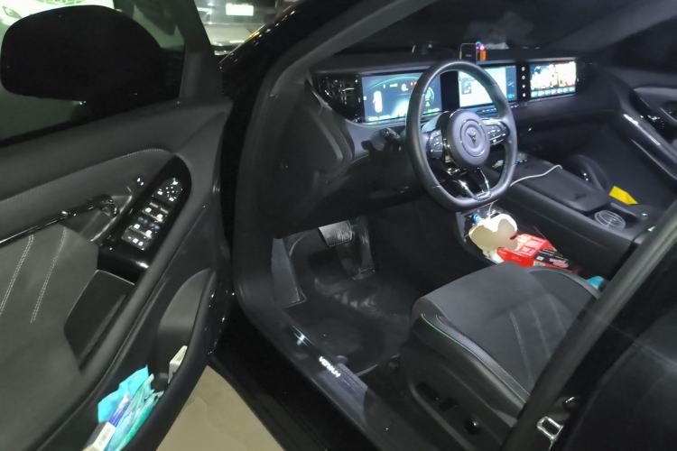 Used VOYAH FREE 2025 318 259 km All-Wheel-Drive Exploration Edition Driver Seat