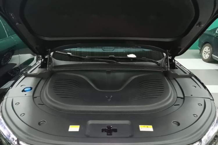 Used VOYAH FREE 2025 Model FREE+ Rear-Drive Qiankun Edition Engine Bay
