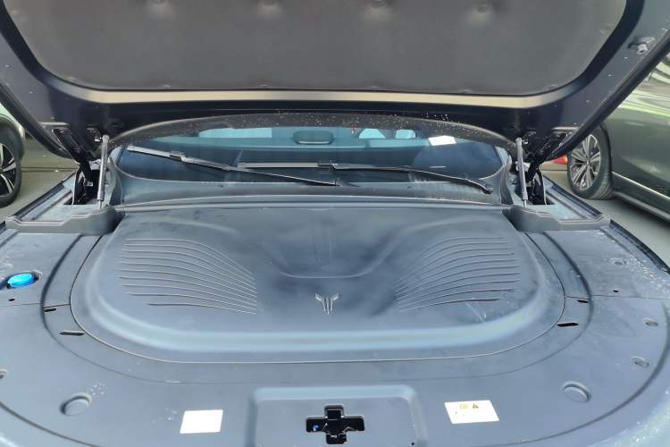 Used VOYAH FREE 2025 Model FREE+ Rear-Drive Qiankun Edition Engine Bay