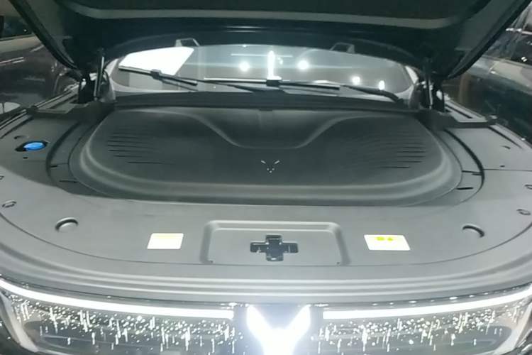 Used VOYAH FREE 2025 Model FREE+ Rear-Drive Qiankun Edition Engine Bay