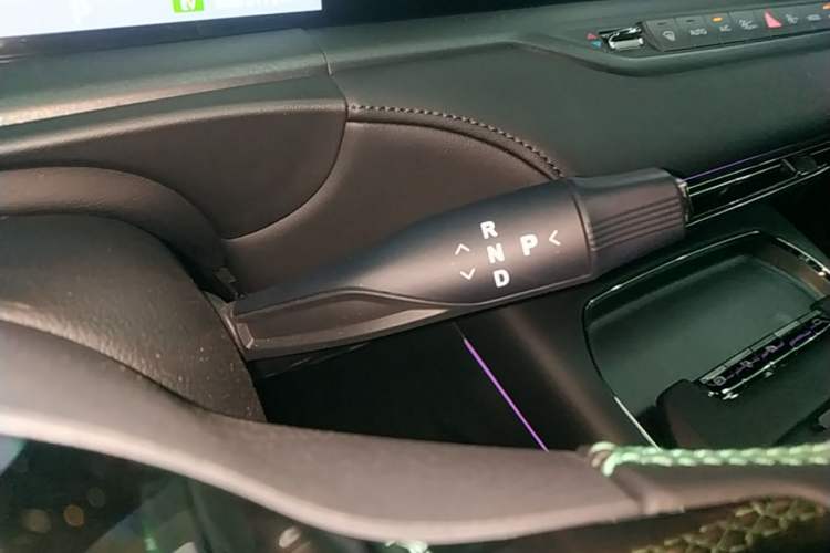 Used VOYAH FREE 2025 318 318 km Rear-Drive Touring Edition Gear Lever