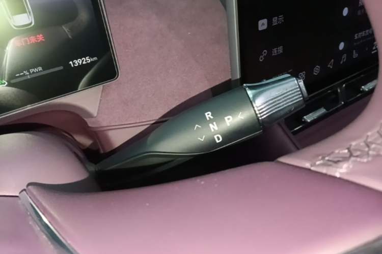 Used VOYAH FREE 2025 Model FREE+ Rear-Drive Qiankun Edition Gear Lever