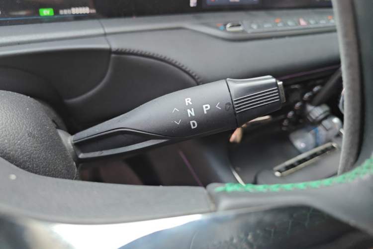 Used VOYAH FREE 2025 318 259 km All-Wheel-Drive Exploration Edition Gear Lever
