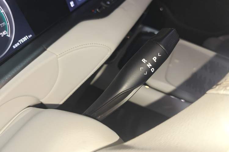 Used VOYAH FREE 2025 318 259 km All-Wheel-Drive Exploration Edition Gear Lever