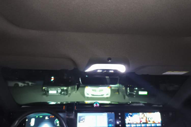 Used VOYAH FREE 2025 318 259 km All-Wheel-Drive Exploration Edition Headliner
