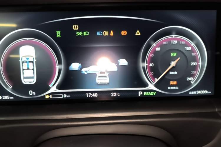 Used VOYAH FREE 2025 318 318 km Rear-Drive Touring Edition Instrument Cluster