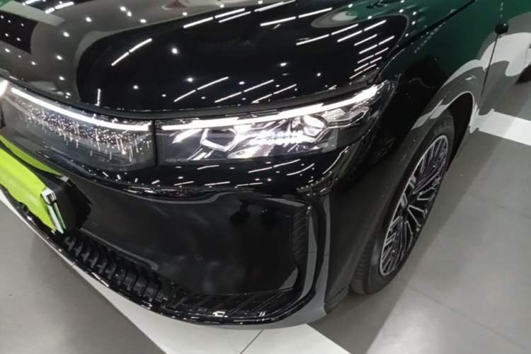 Used VOYAH FREE 2025 Model FREE+ Rear-Drive Qiankun Edition Left Front Headlight