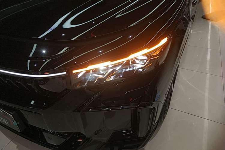 Used VOYAH FREE 2025 318 318 km Rear-Drive Touring Edition Left Front Headlight
