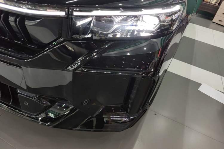 Used VOYAH FREE 2025 318 318 km Rear-Drive Touring Edition Left Front Headlight