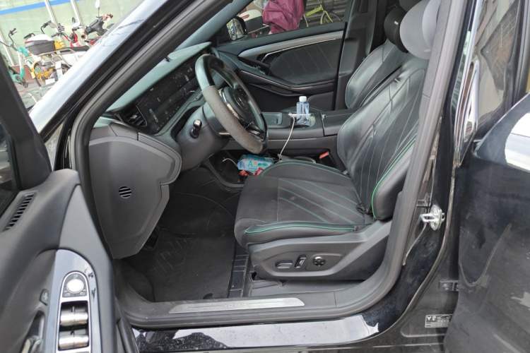 Used VOYAH FREE 2025 318 259 km All-Wheel-Drive Exploration Edition Left Front Seat