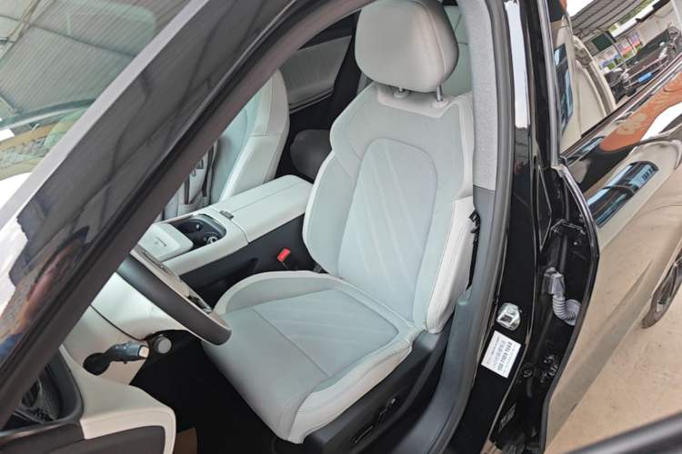 Used VOYAH FREE 2025 318 259 km All-Wheel-Drive Exploration Edition Left Front Seat