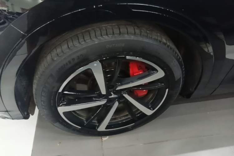 Used VOYAH FREE 2025 Model FREE+ Rear-Drive Qiankun Edition Left Front Wheel Hub