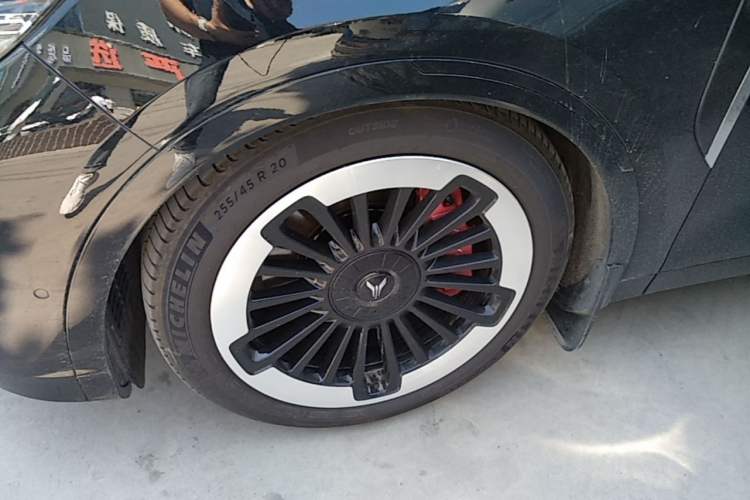 Used VOYAH FREE 2025 Model FREE+ Four-Wheel-Drive Qiankun Edition Left Front Wheel Hub