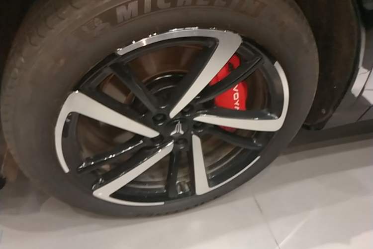 Used VOYAH FREE 2025 Model FREE+ Rear-Drive Qiankun Edition Left Front Wheel Hub