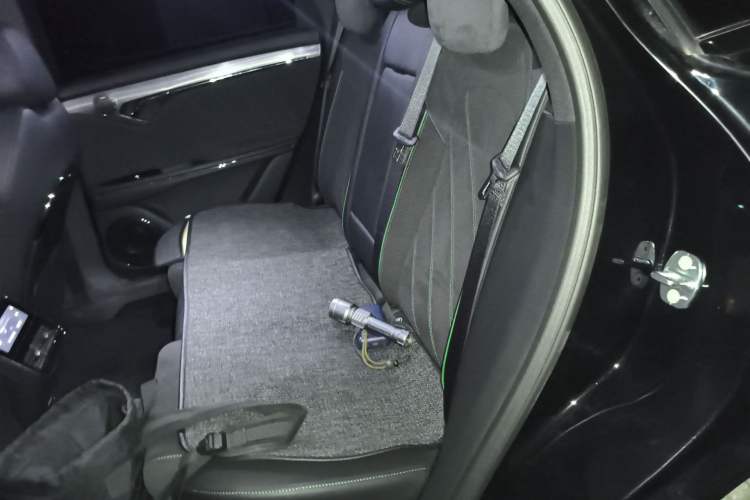 Used VOYAH FREE 2025 318 259 km All-Wheel-Drive Exploration Edition Left Rear Seat